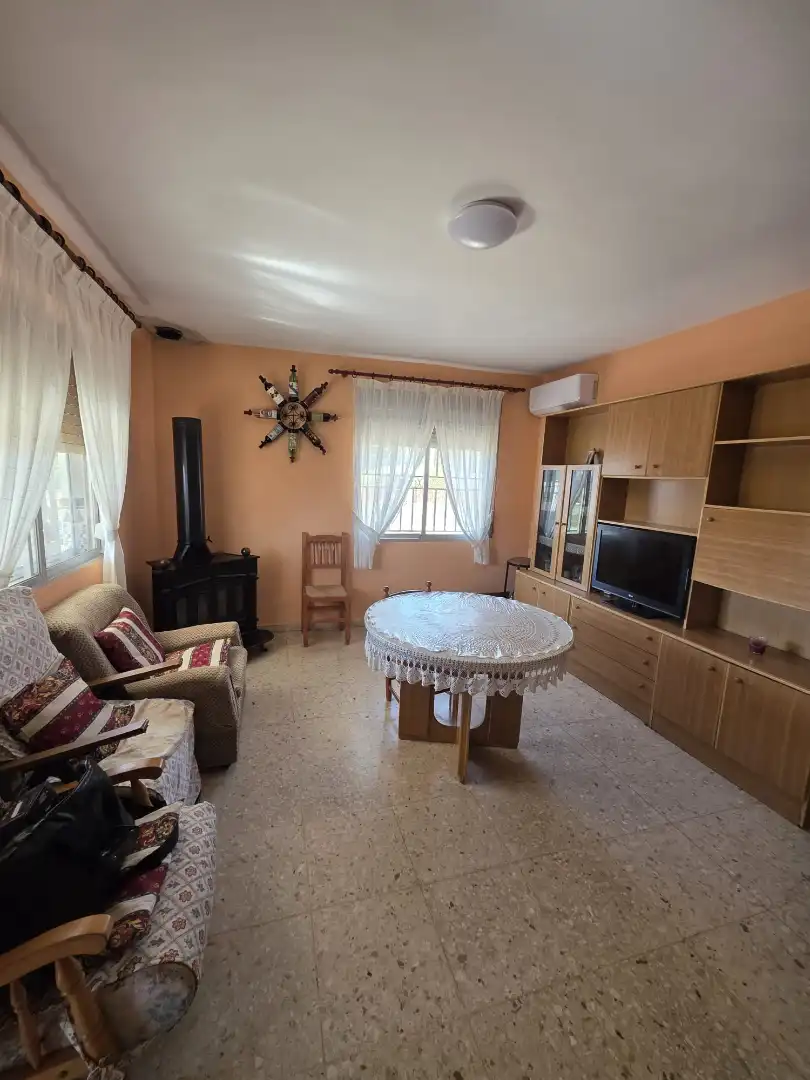 Sala d'estar de Casa o xalet en venda en Llíria amb Jardí privat, Terrassa i Piscina
