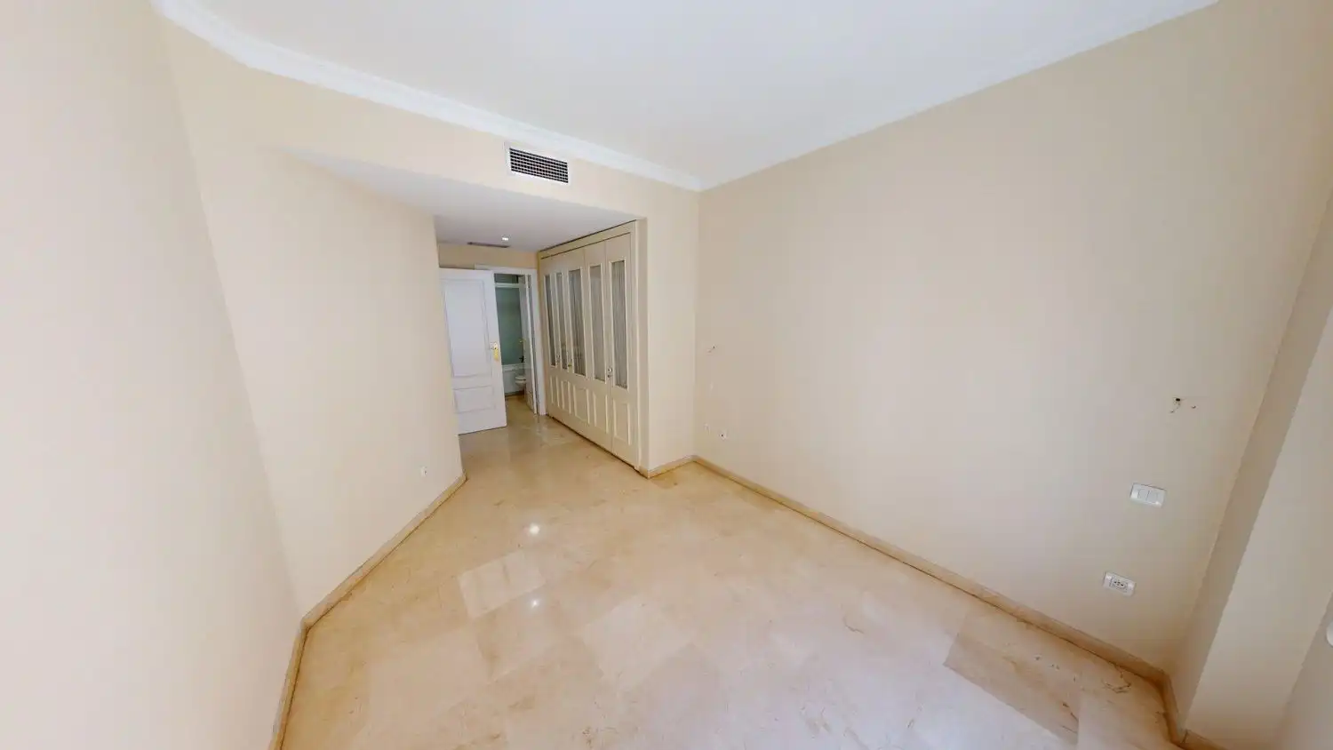 Bedroom of Flat for rent in Sevilla  with Air Conditioner, Heating and Storage room