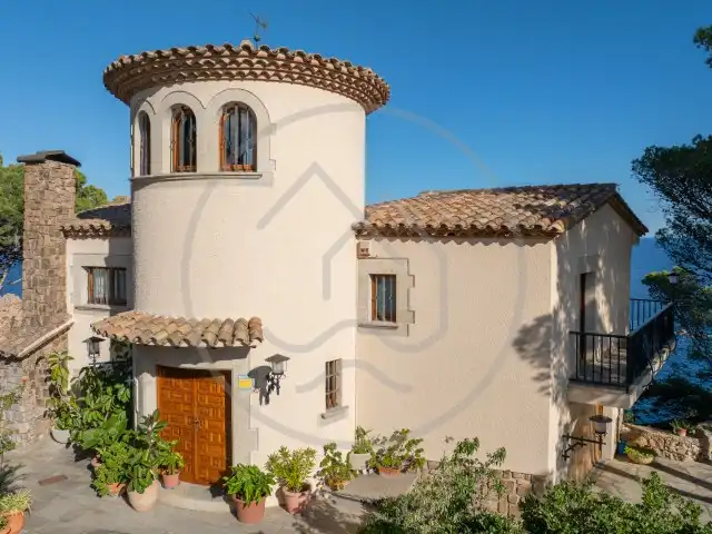 Außenansicht von Haus oder Chalet zum Verkauf in Palafrugell mit Klimaanlage, Heizung und Privatgarten