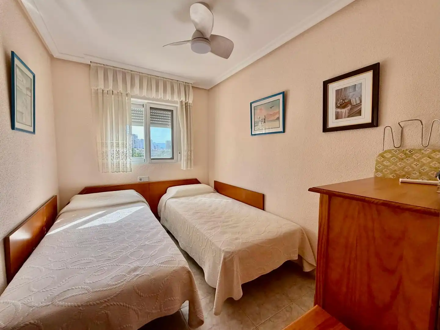 Dormitori de Apartament en venda en Benidorm amb Aire condicionat, Terrassa i Moblat