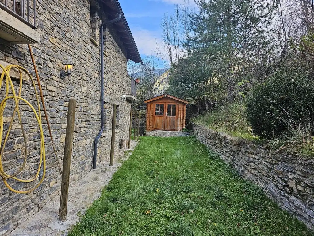 Casa o chalet en venta en Calle Nucleo De Altron, Sort