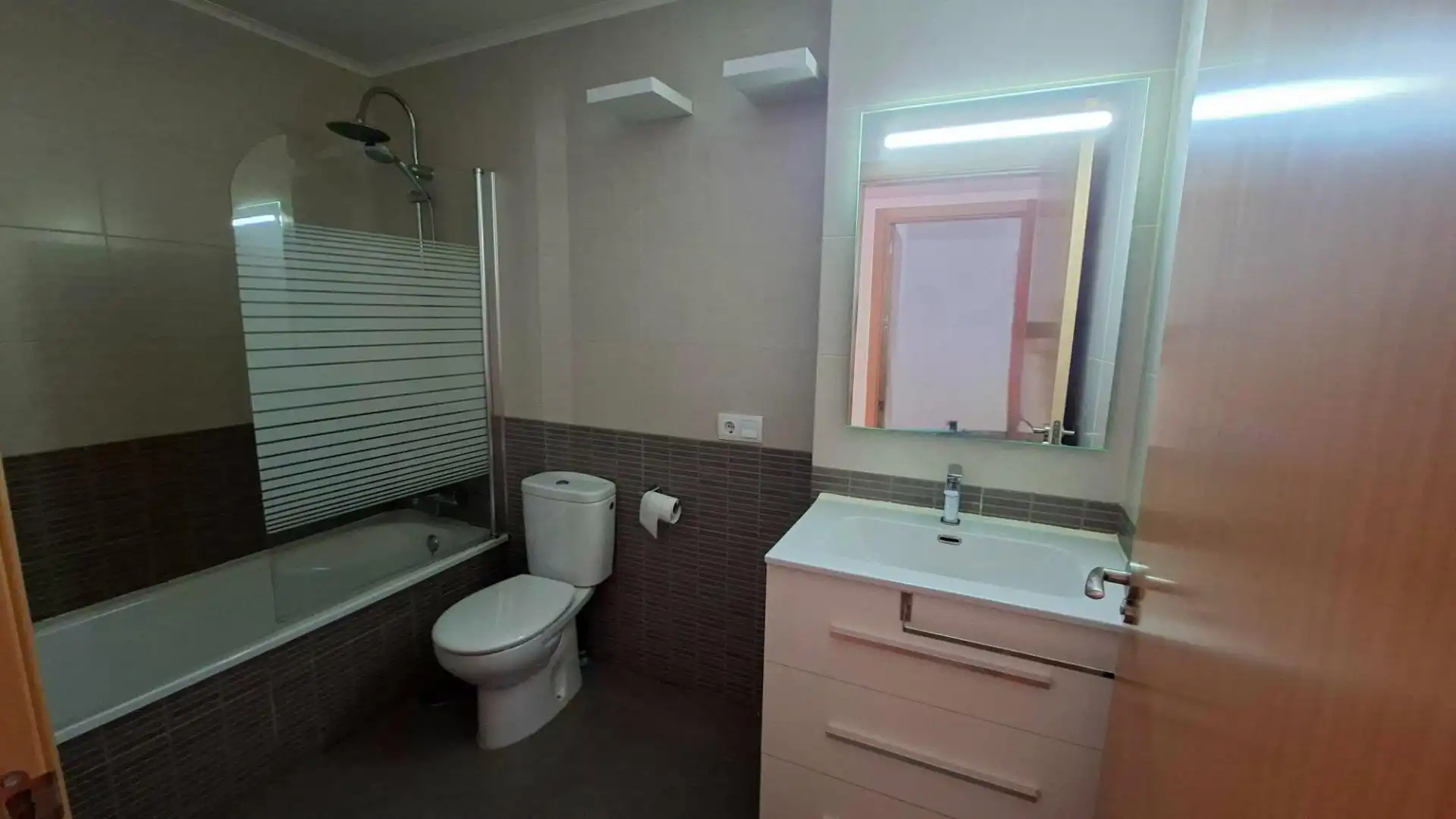 Bathroom of Ground floor for rent in Badajoz  with Heating, Storage room and Community pool
