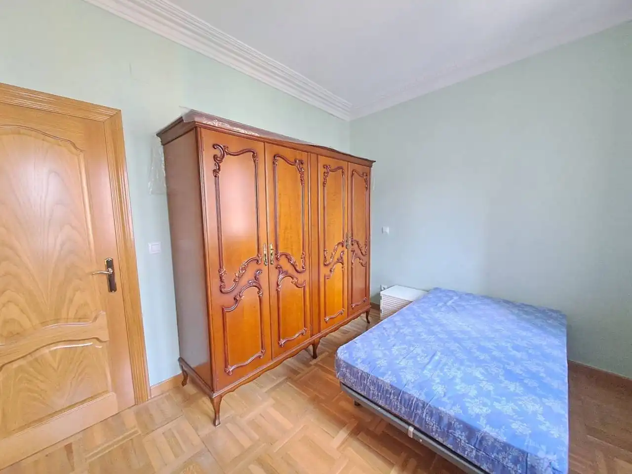 Dormitori de Pis en venda en Zona Sur - Barrio Cortes