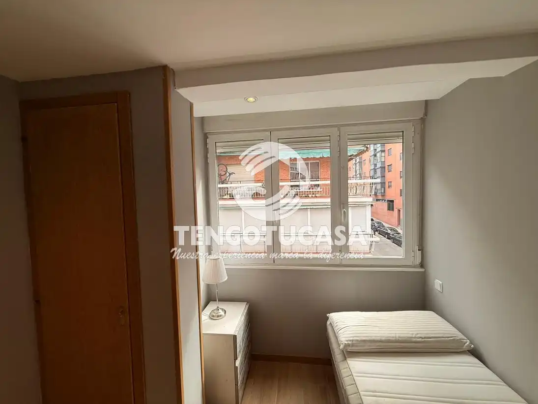 Bedroom of Flat for sale in Madrid  with Air Conditioner, Heating and Furnished