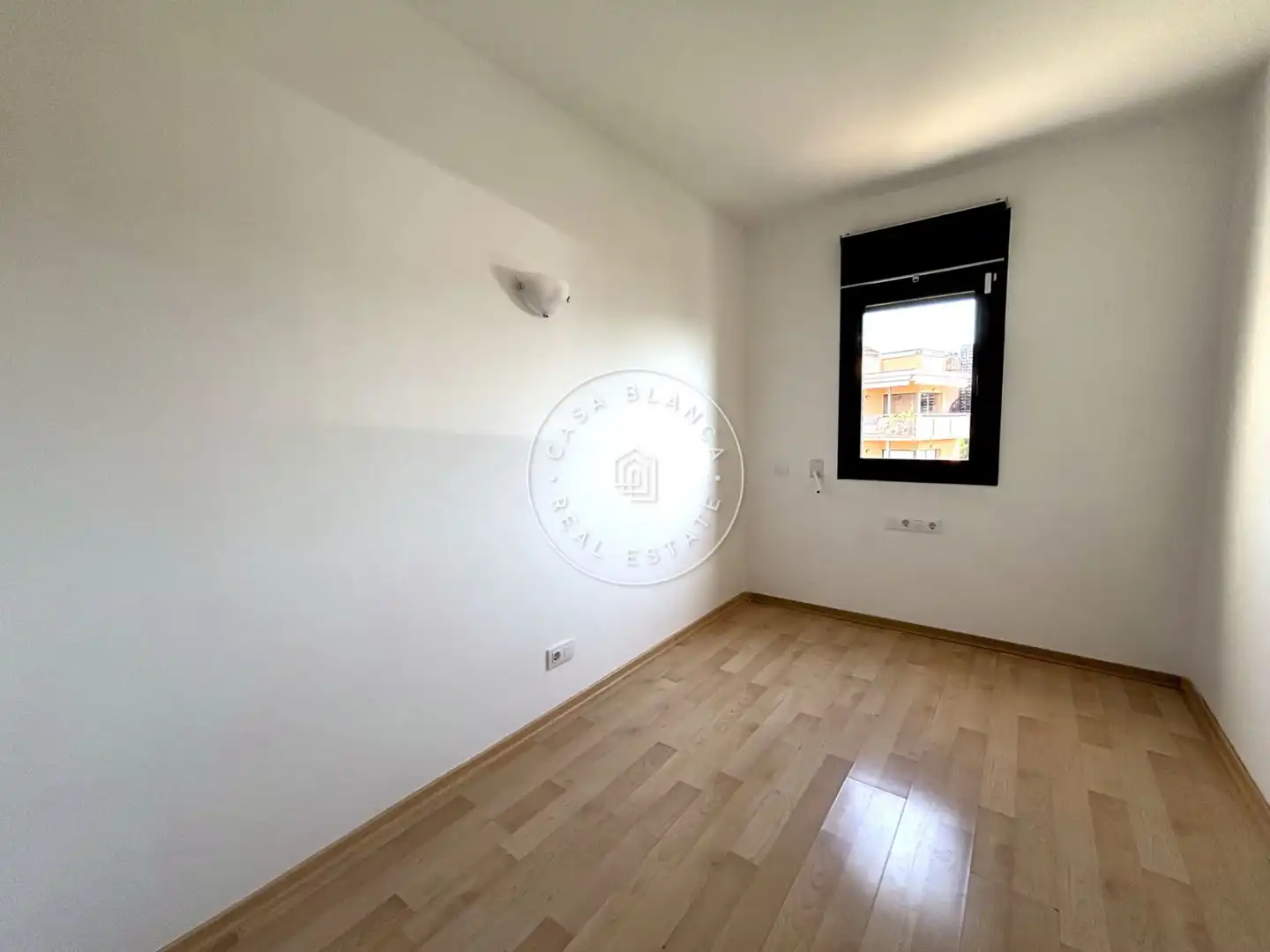 Schlafzimmer von Dachboden zum Verkauf in Lloret de Mar mit Klimaanlage, Abstellraum und Gemeinschaftspool