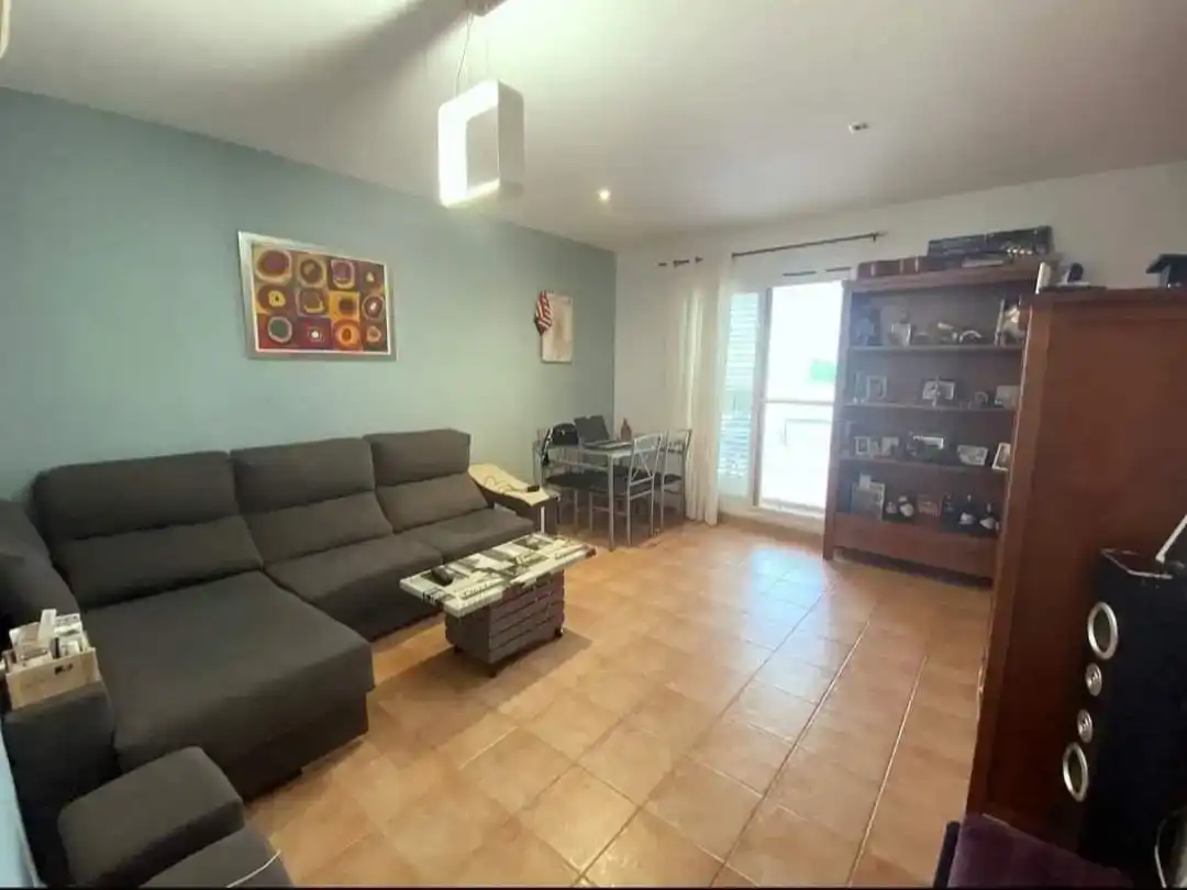 Sala d'estar de Pis en venda en Finestrat amb Aire condicionat, Jardí privat i Piscina