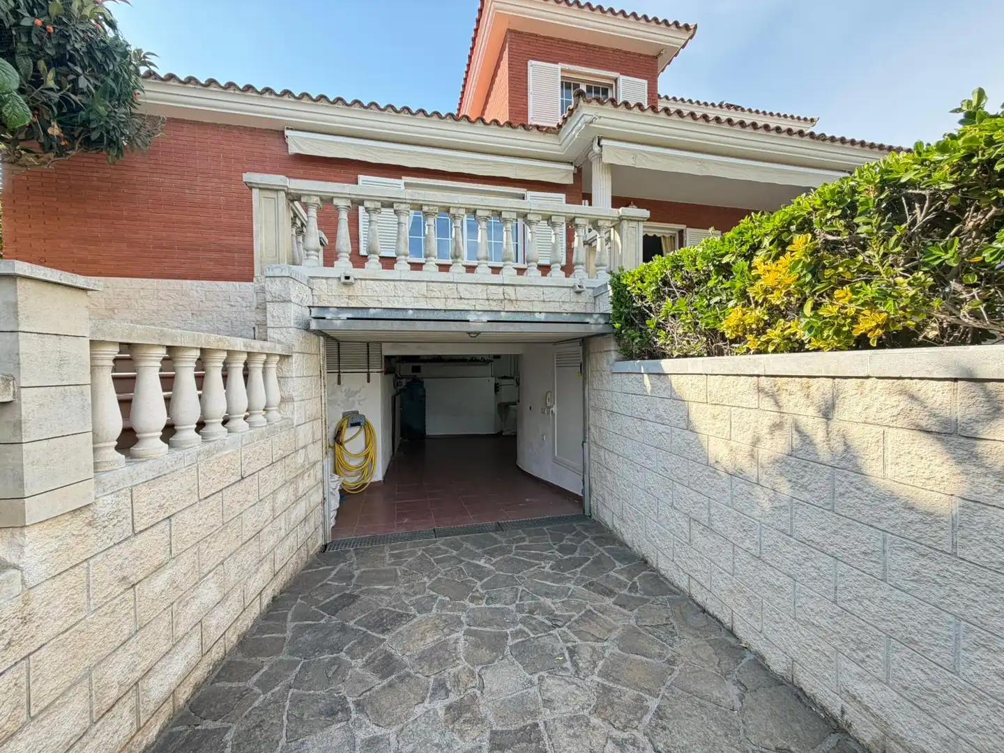 Vista exterior de Casa o xalet en venda en El Vendrell amb Calefacció, Jardí privat i Terrassa