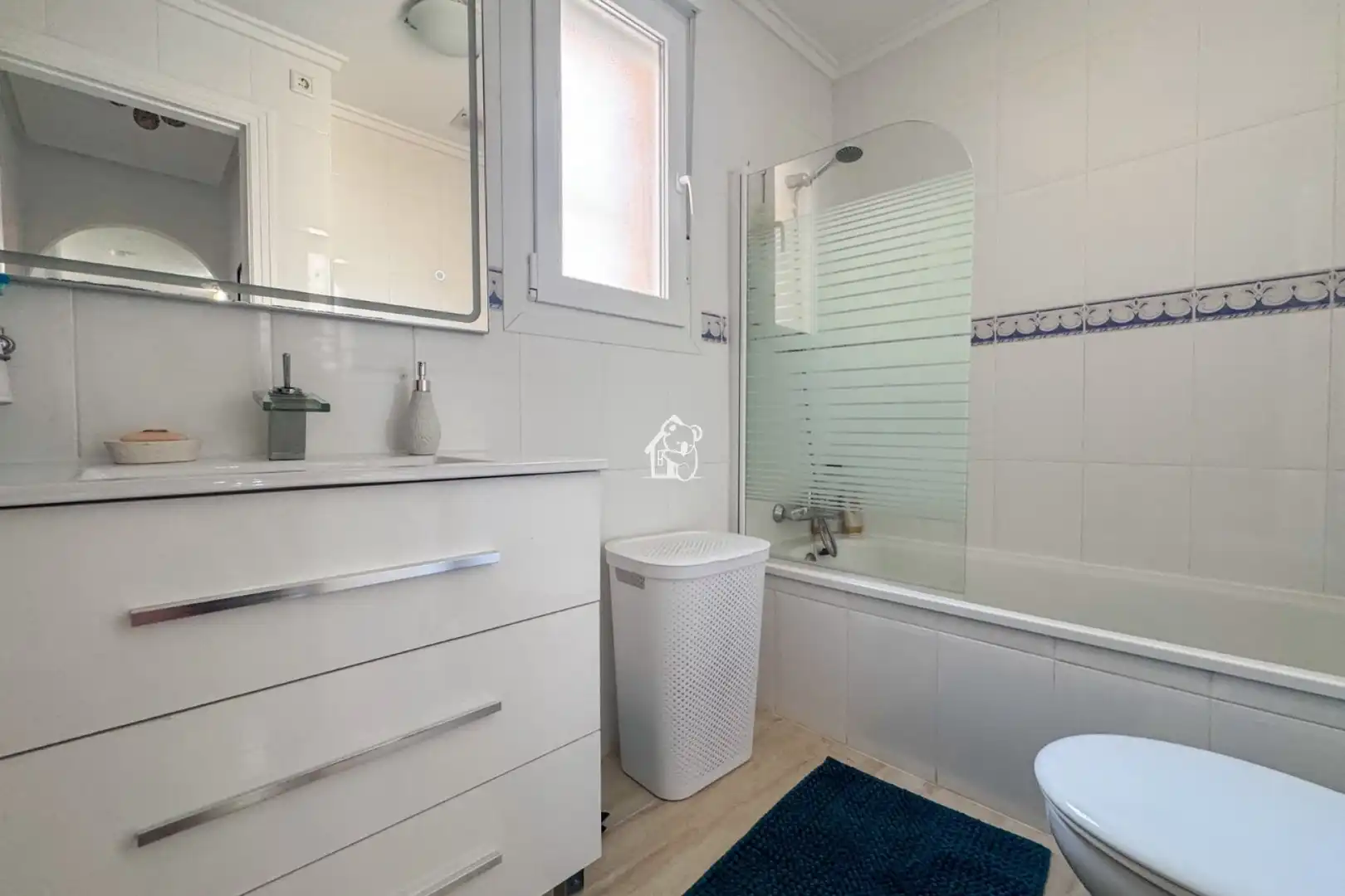 Badezimmer von Wohnung zur Miete in Rojales mit Klimaanlage, Privatgarten und Terrasse