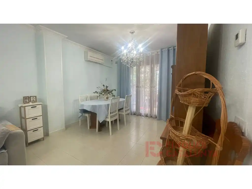 Comedor de Piso en venta en Girona con Aire acondicionado, Calefacción y Balcón
