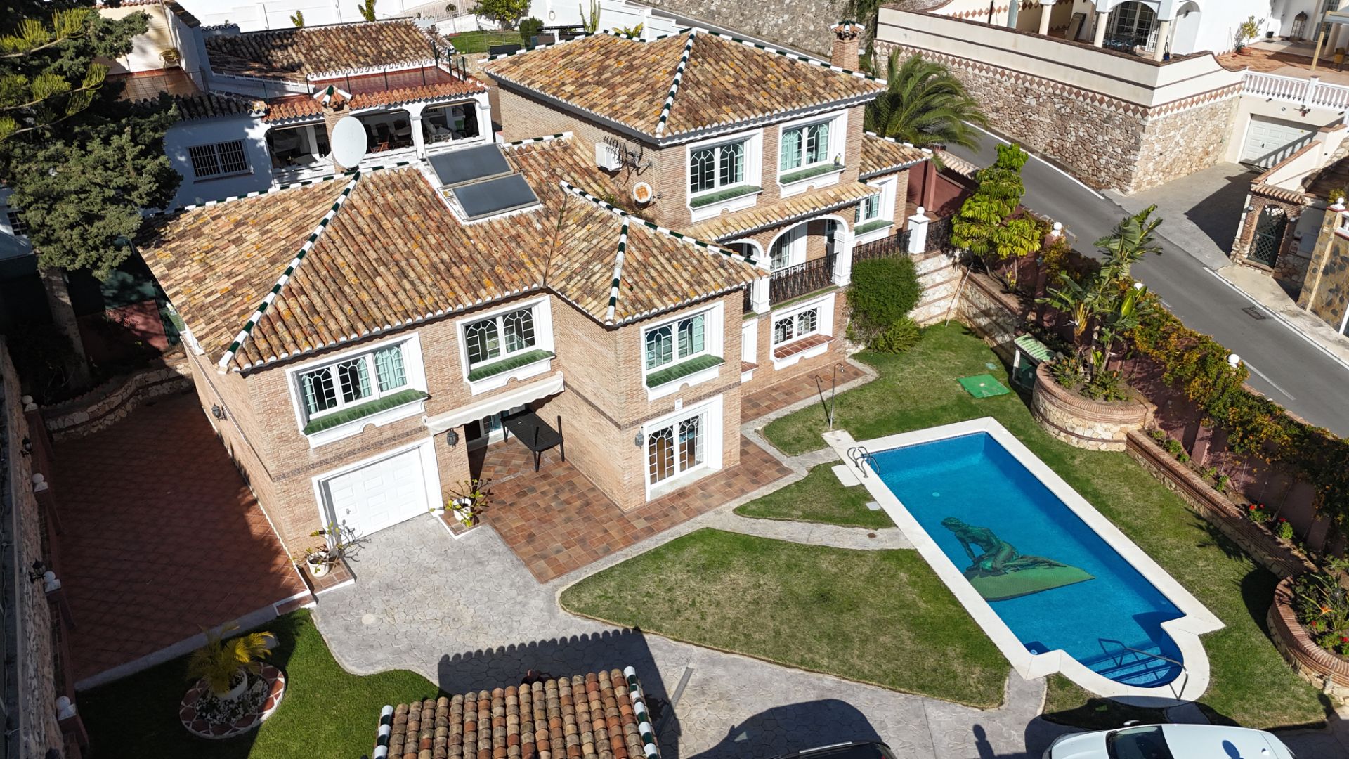 Vista exterior de Casa o chalet en venta en Benalmádena con Aire acondicionado, Calefacción y Jardín privado
