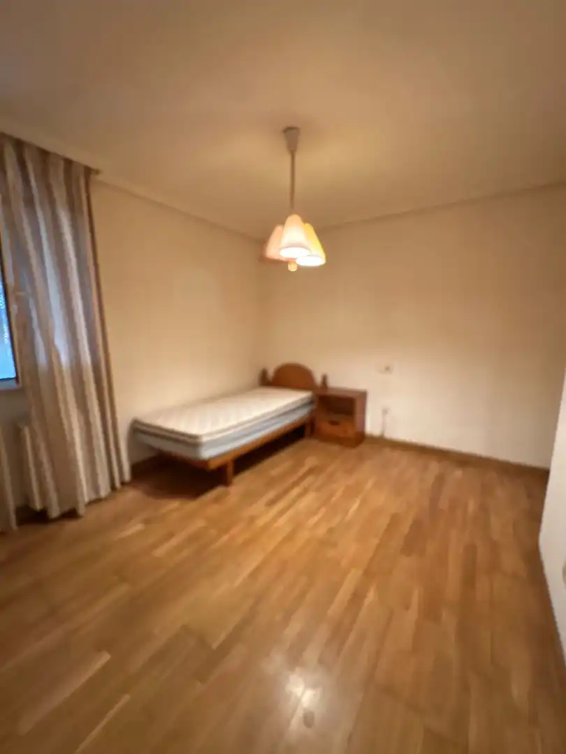 Habitación de Ático en venta en Santa Marta de Tormes con Calefacción, Terraza y Amueblado
