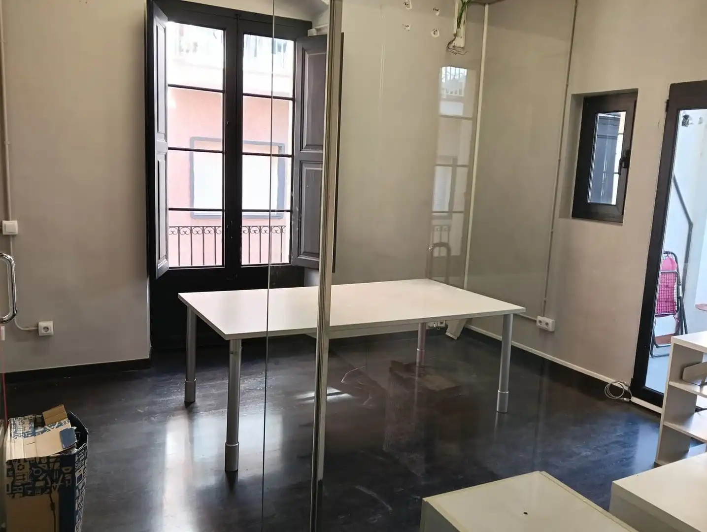 Büro zur Miete in Vilanova i la Geltrú mit Balkon
