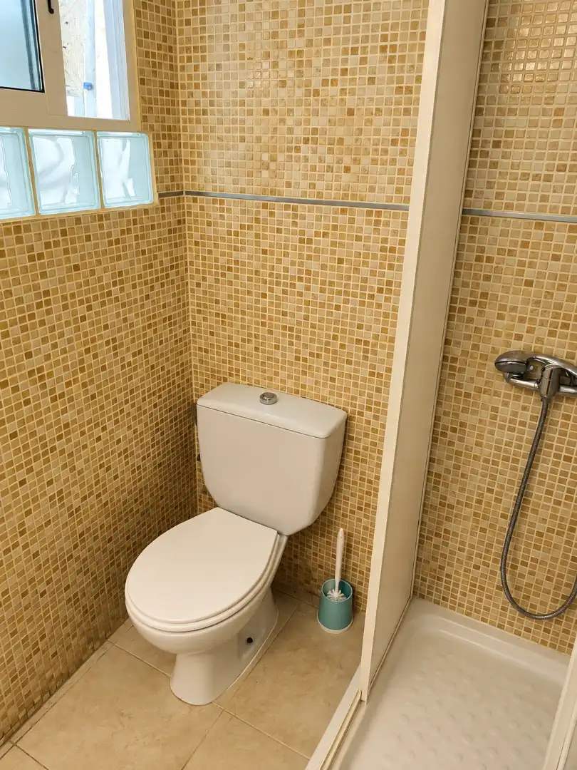 Baño de Piso de alquiler en Valencia con Aire acondicionado, Calefacción y Amueblado