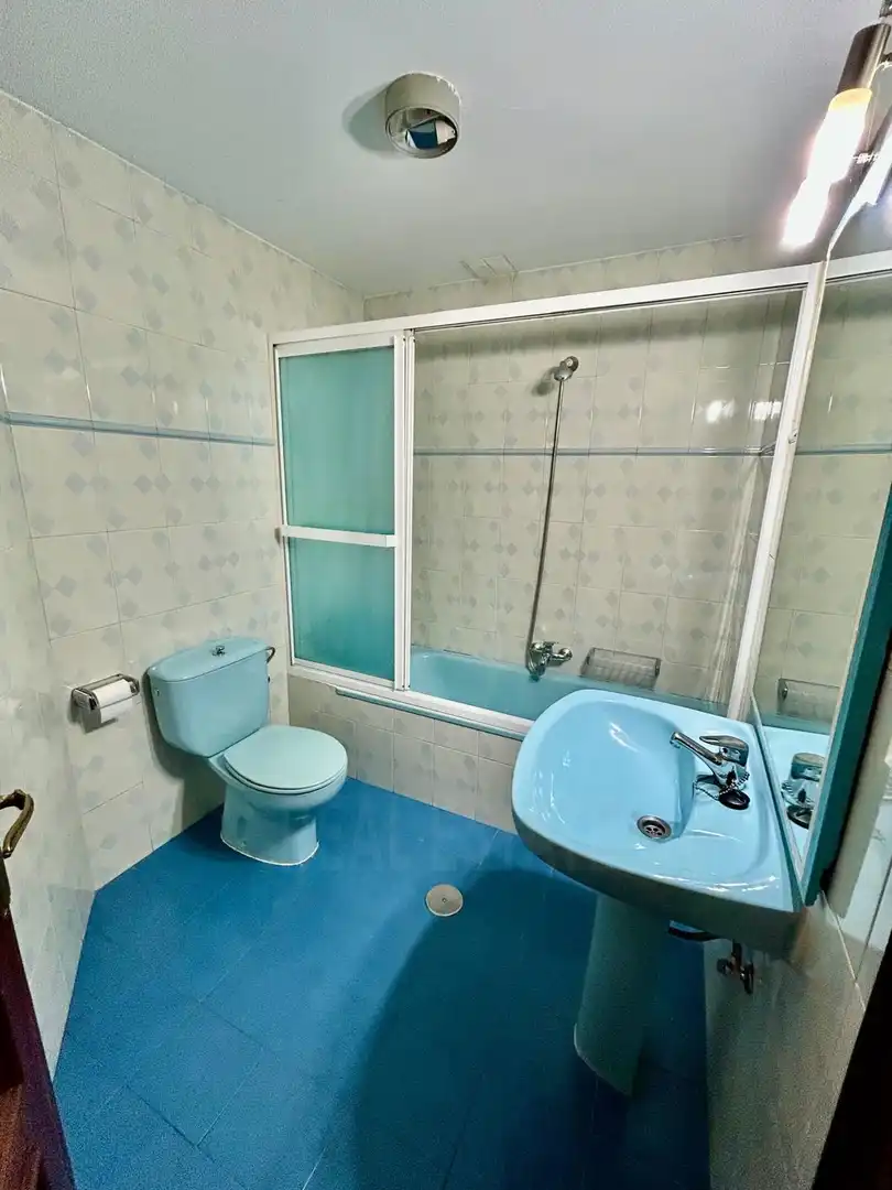 Baño de Ático en venta en La Bañeza  con Calefacción y Terraza