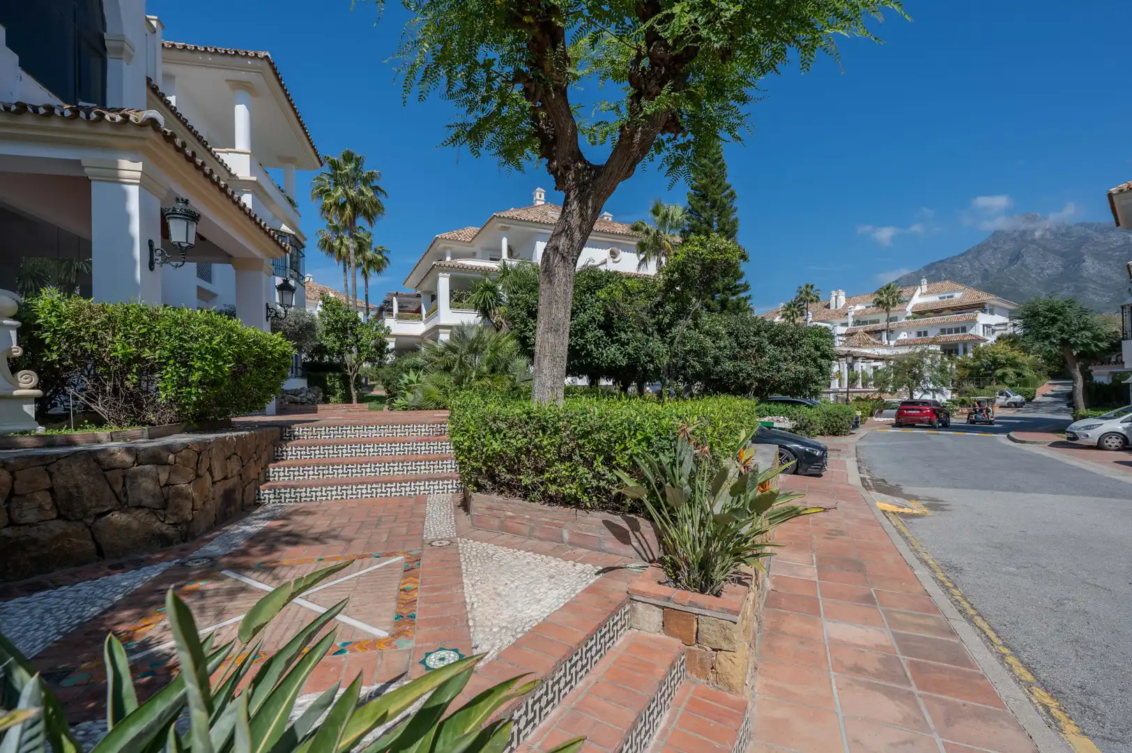 Vista exterior de Àtic en venda en Marbella amb Aire condicionat, Terrassa i Piscina