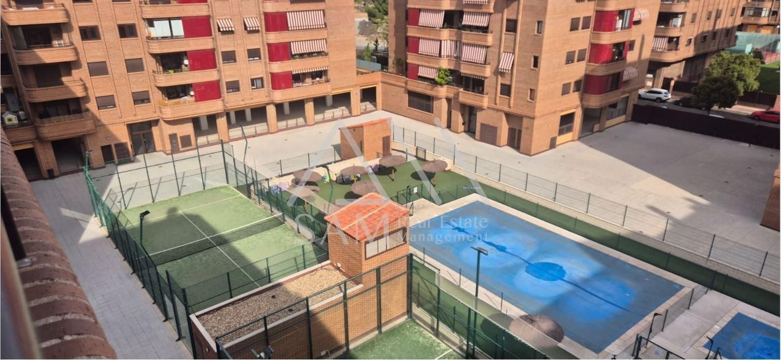 Vista exterior de Dúplex en venta en Alcalá de Henares con Calefacción, Terraza y Balcón