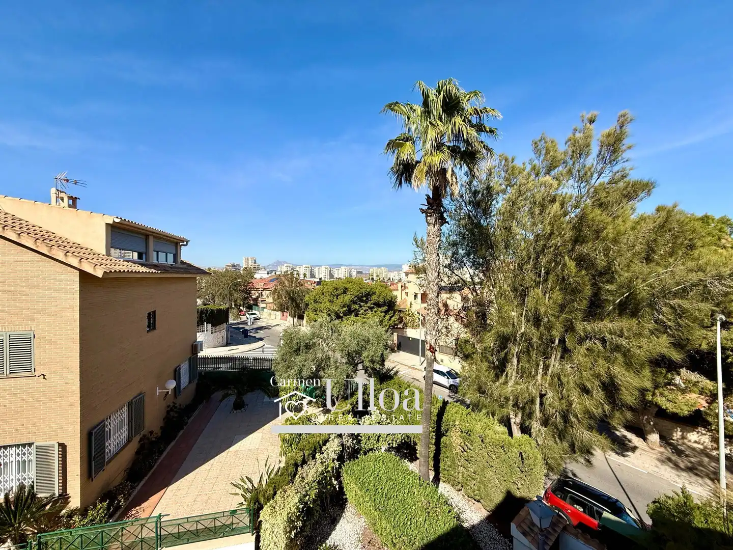 Vista exterior de Casa o xalet en venda en Alicante / Alacant amb Aire condicionat, Calefacció i Jardí privat