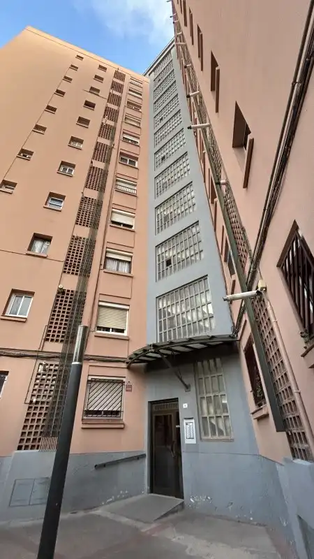 Vista exterior de Piso en venta en Sant Vicenç Dels Horts