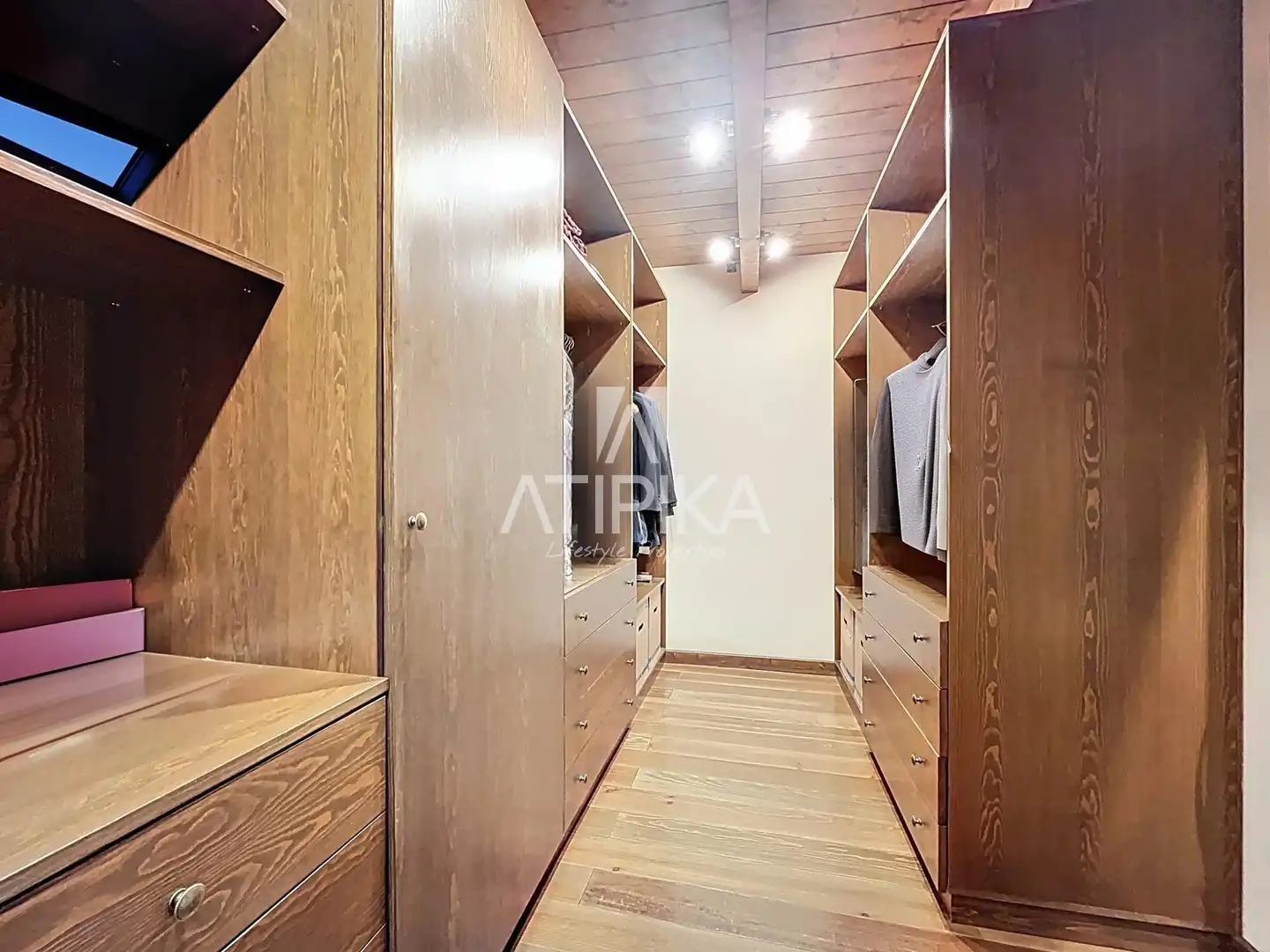 Country homes for sale in La Granada  with Air Conditioner, Heating and Storage room