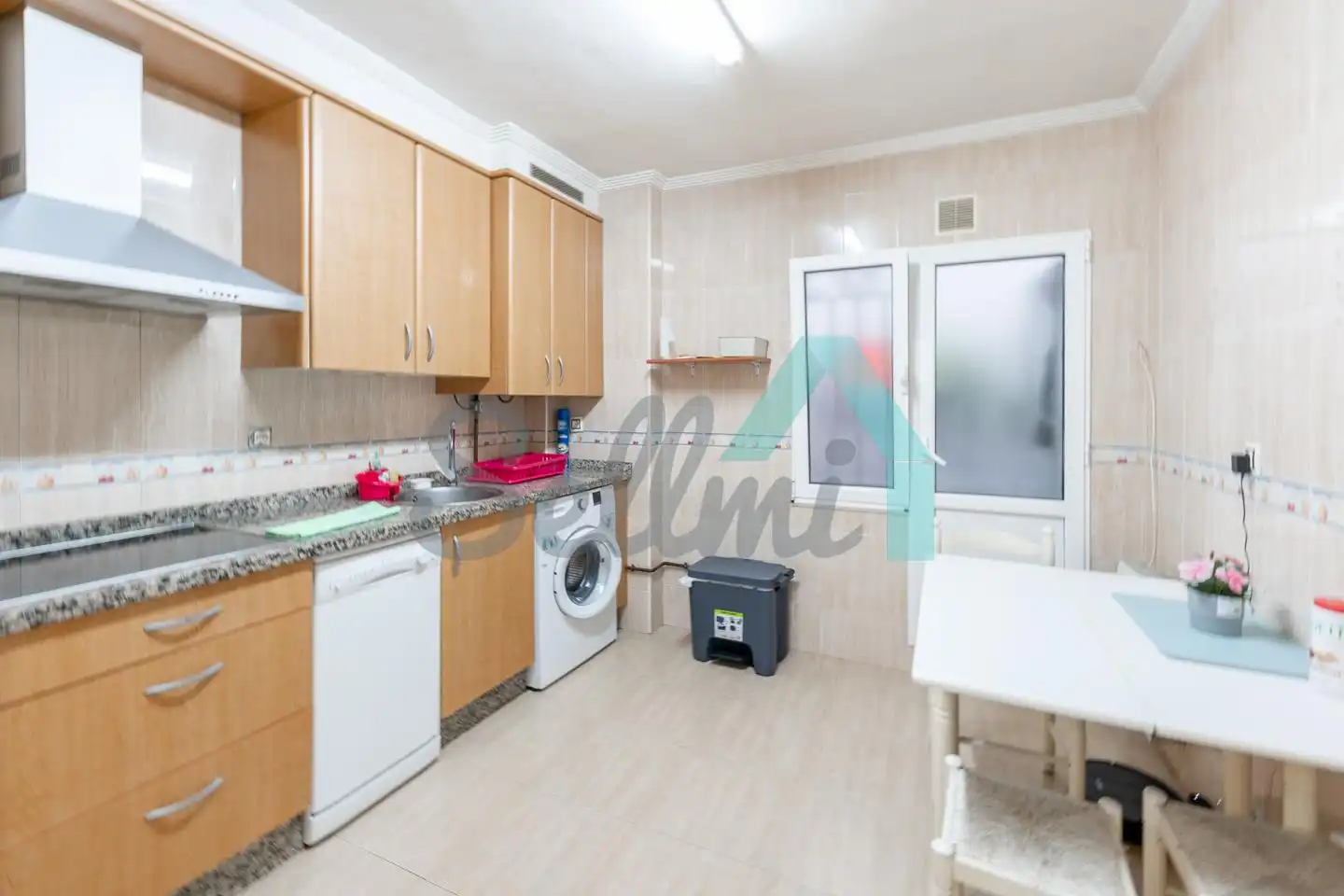 Kitchen of Flat for share in San Lázaro - Otero - Villafría