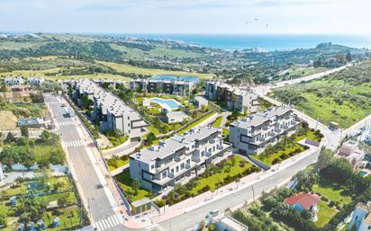 Vista exterior de Apartament en venda en Estepona amb Jacuzzi i Piscina comunitària