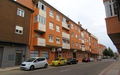 Vista exterior de Pis en venda en San Andrés del Rabanedo amb Calefacció, Jardí privat i Traster
