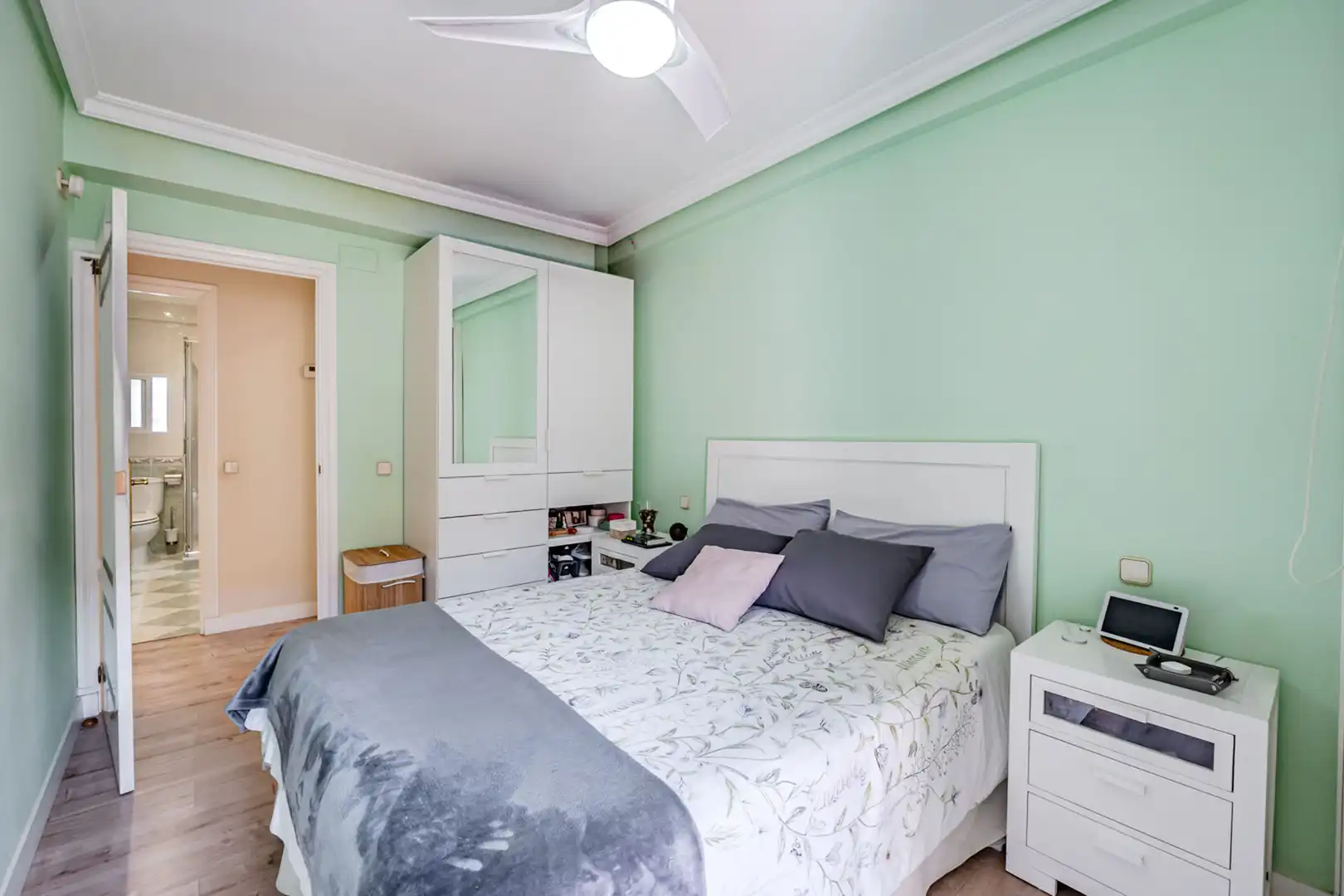 Bedroom of Flat for sale in Madrid  with Air Conditioner, Heating and Terrace
