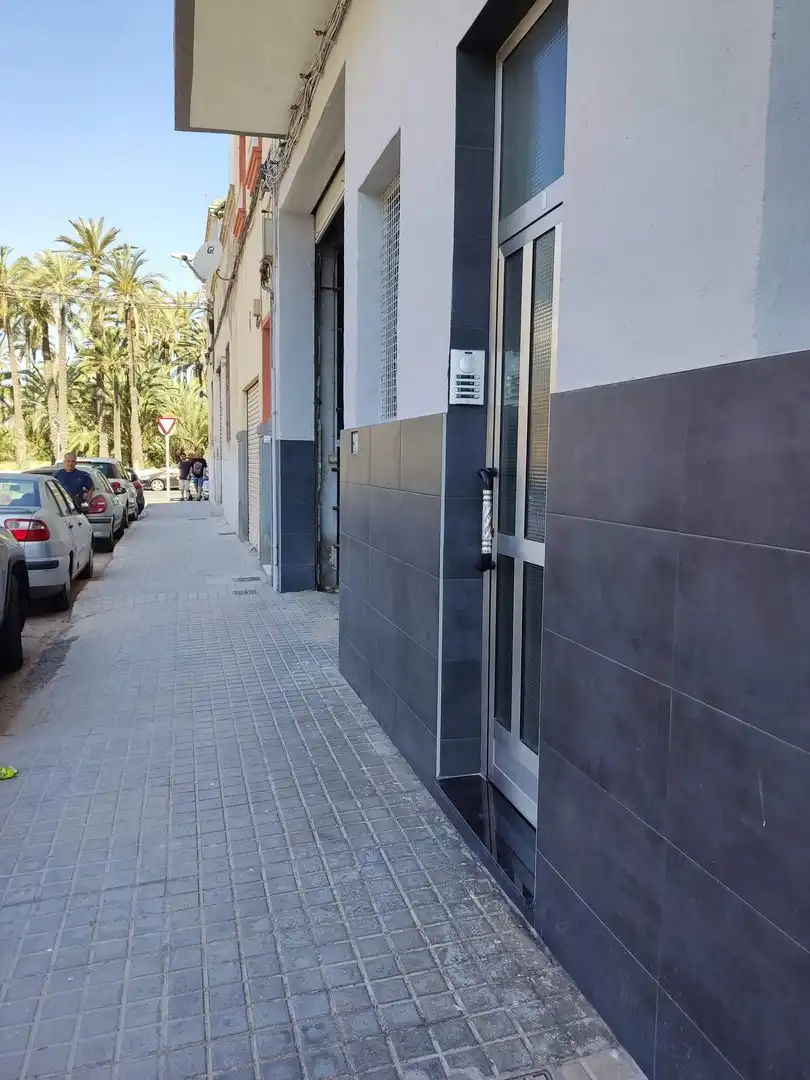Vista exterior de Local en venda en Elche / Elx