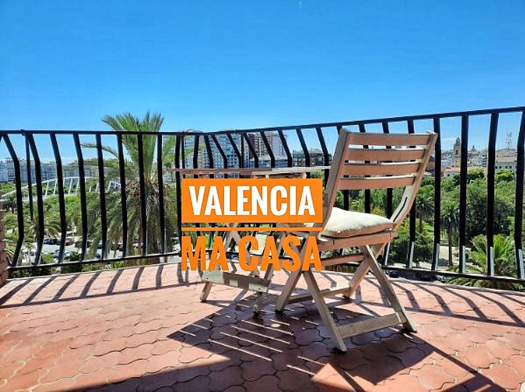 Exterior view of Flat for sale in  Valencia Capital  with Air Conditioner, Heating and Terrace