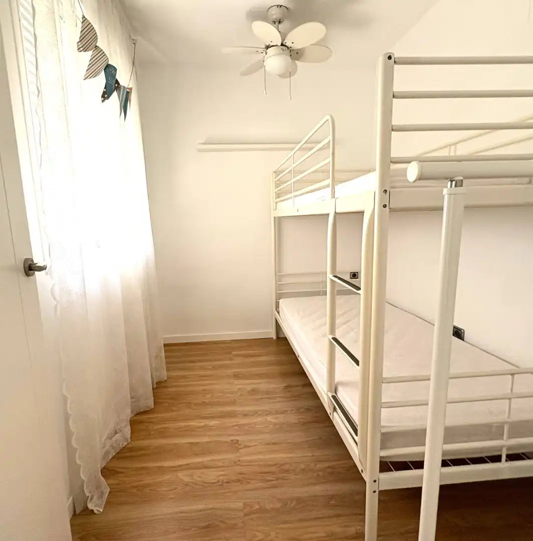 Schlafzimmer von Dachboden zur Miete in Paterna mit Klimaanlage, Heizung und Terrasse