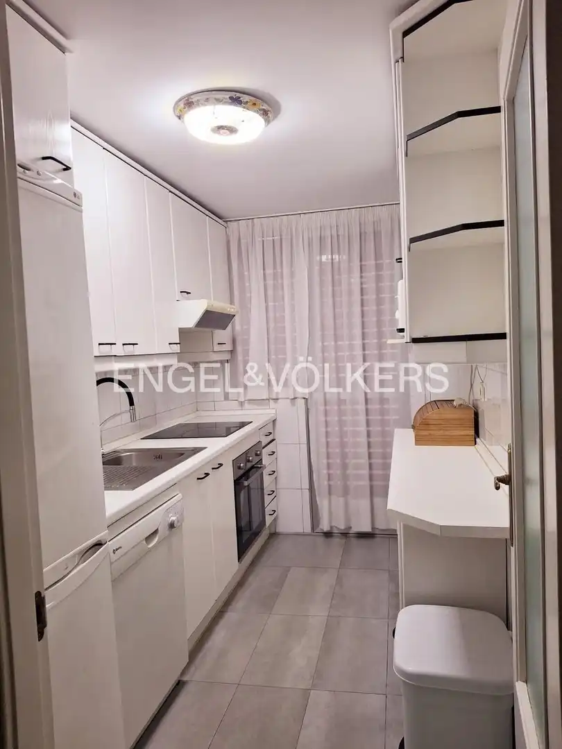 Kitchen of Flat for rent in Madrid  with Air Conditioner, Heating and Parquet flooring