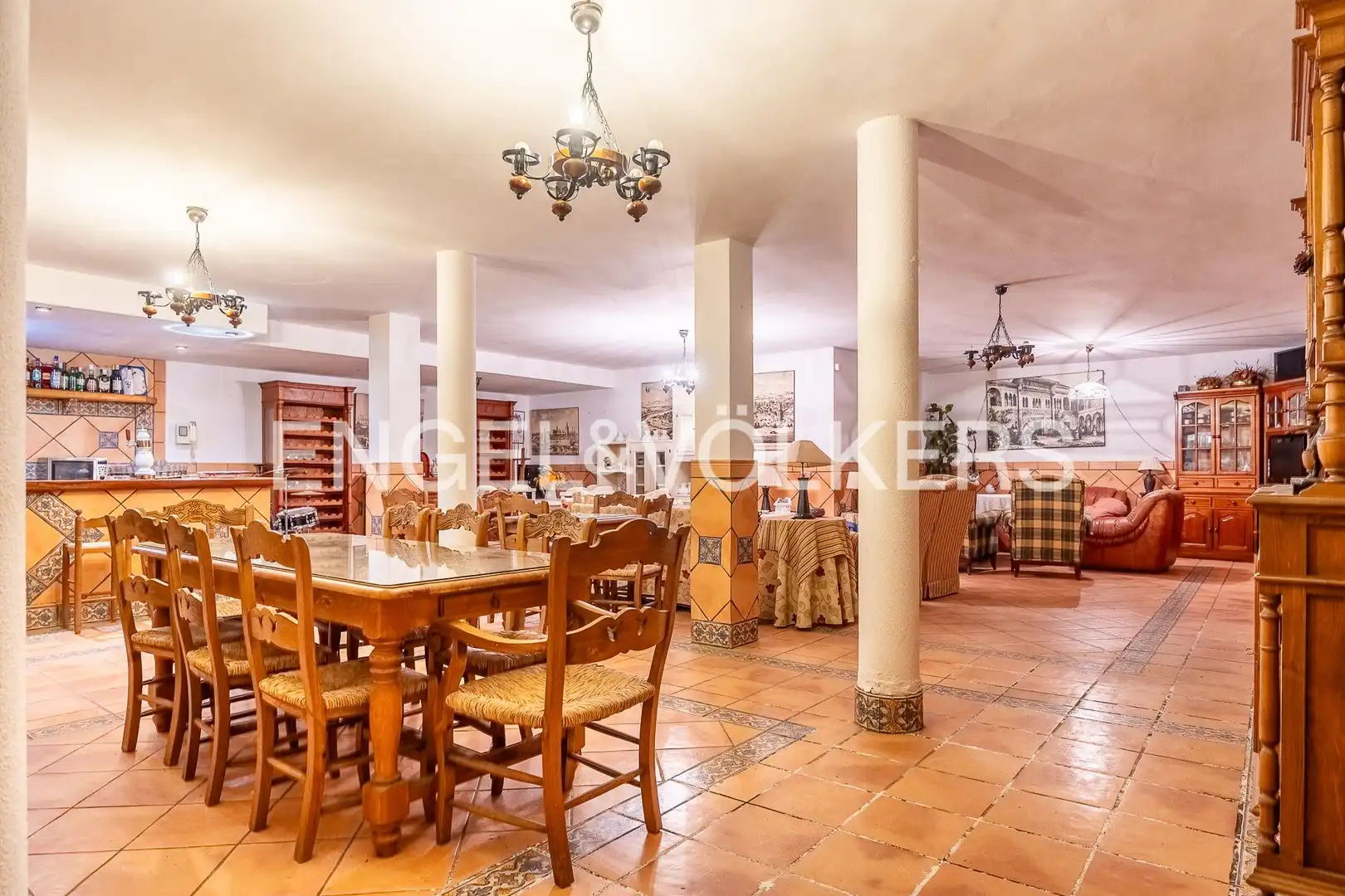 Houses for sale in Sevilla  with Air Conditioner, Heating and Private garden