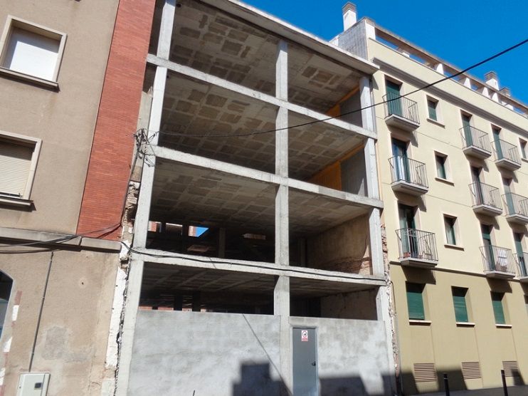 Vista exterior de Edificio en venta en Figueres