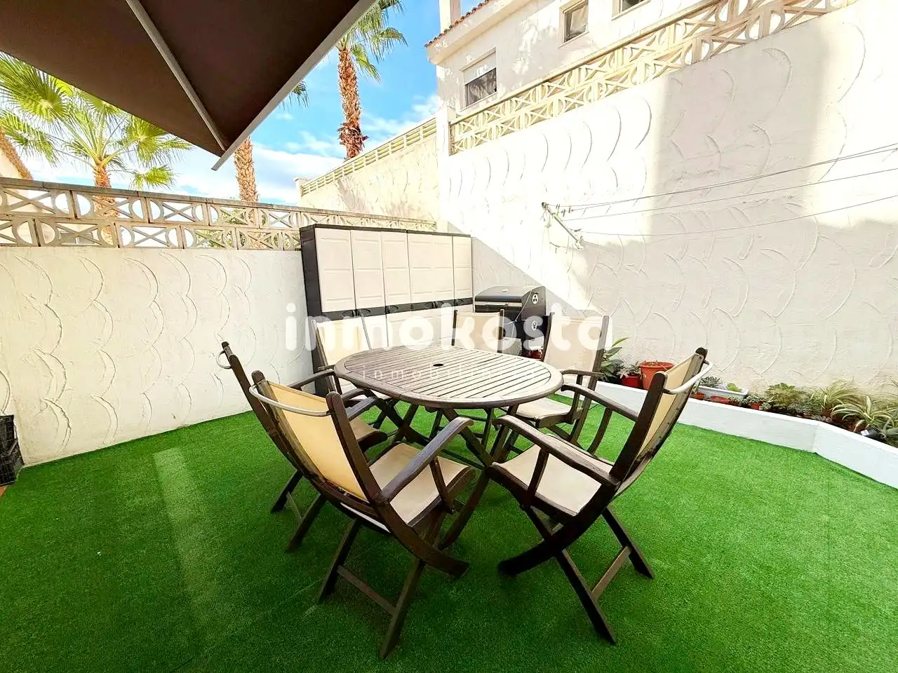 Terrasse von Einfamilien-Reihenhaus zum Verkauf in La Nucia mit Klimaanlage, Privatgarten und Terrasse