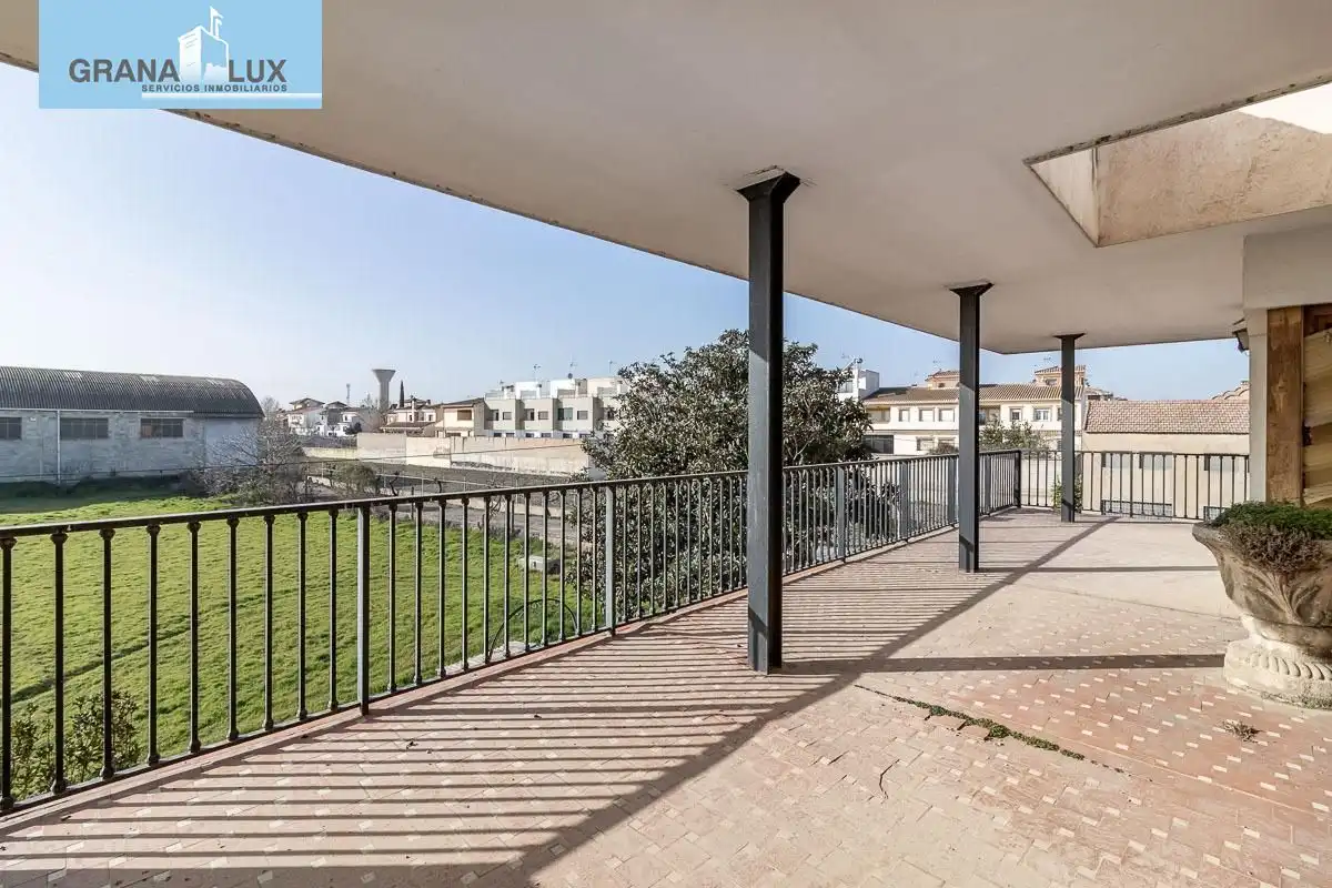 Casa rústica amb piscina en venda a Santa Fe