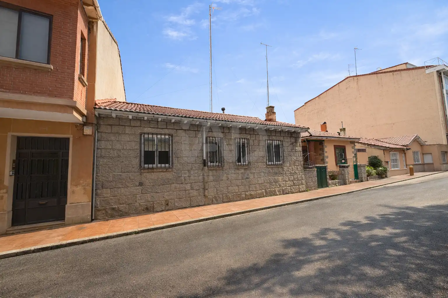 Vista exterior de Casa o chalet en venta en Ávila con Calefacción, Terraza y Piscina