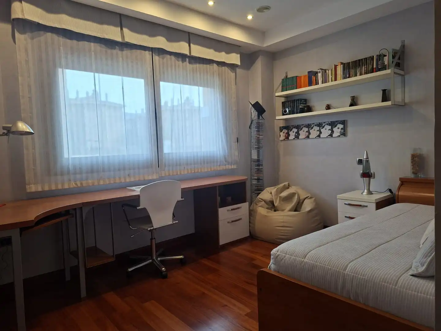 Habitación de Casa adosada en venta en Granada con Aire acondicionado, Calefacción y Parquet