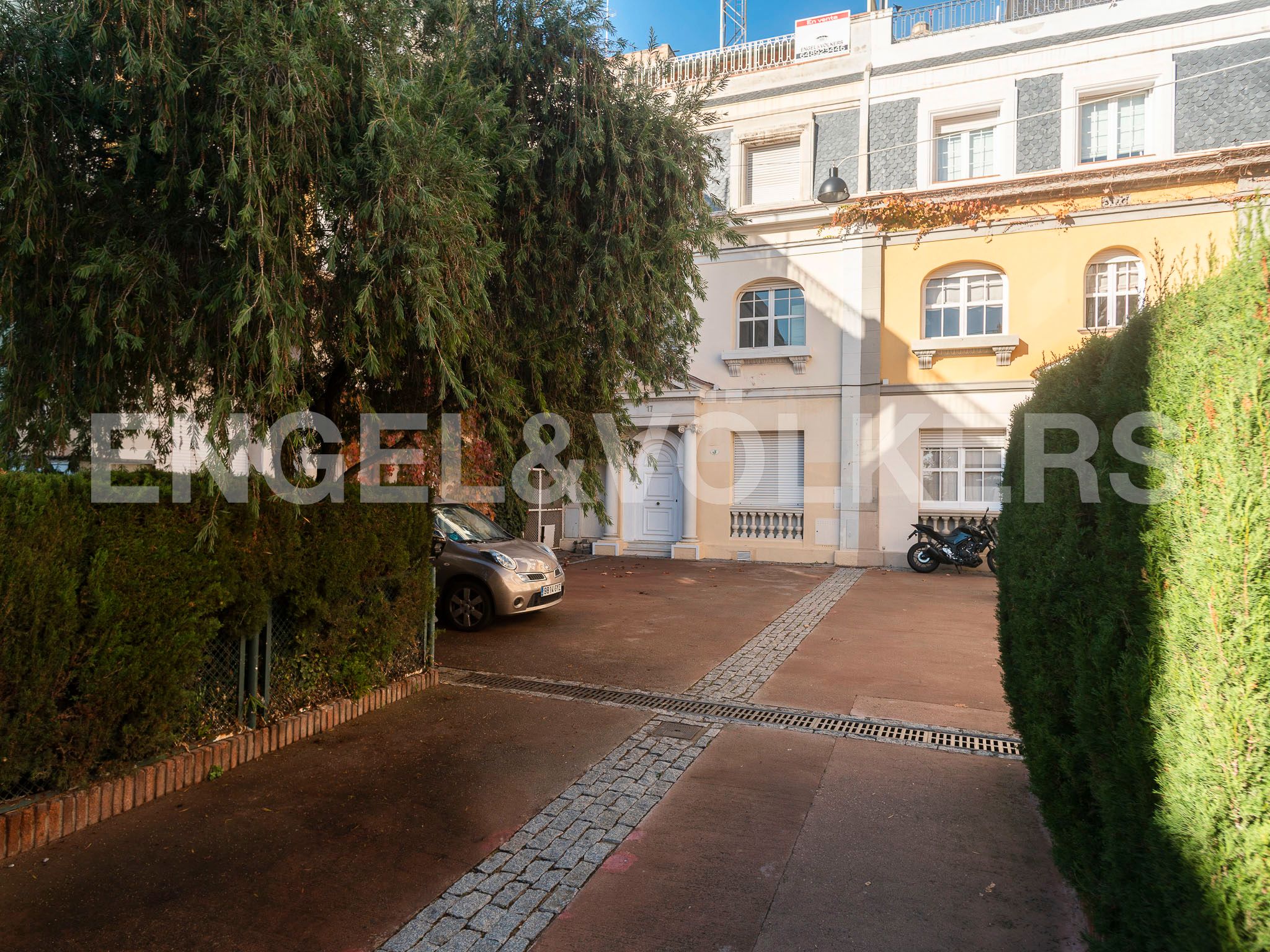 Vista exterior de Casa adosada en venda en  Barcelona Capital amb Aire condicionat, Calefacció i Terrassa