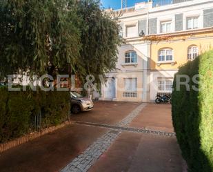 Exterior view of Single-family semi-detached for sale in  Barcelona Capital  with Air Conditioner, Heating and Terrace