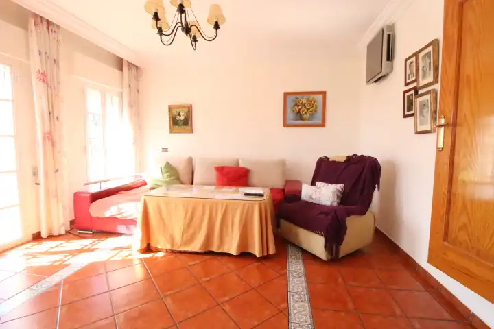 Chalet con piscina en venta en Solymar, imagen 2