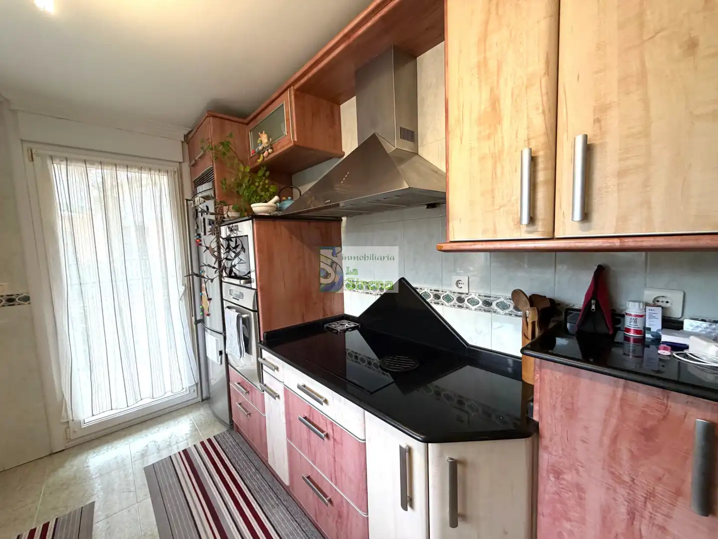 Cuina de Casa o xalet en venda en Castro-Urdiales amb Calefacció, Jardí privat i Terrassa