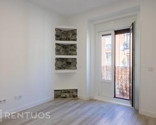 Bedroom of Flat to rent in  Madrid Capital  with Air Conditioner, Heating and Balcony