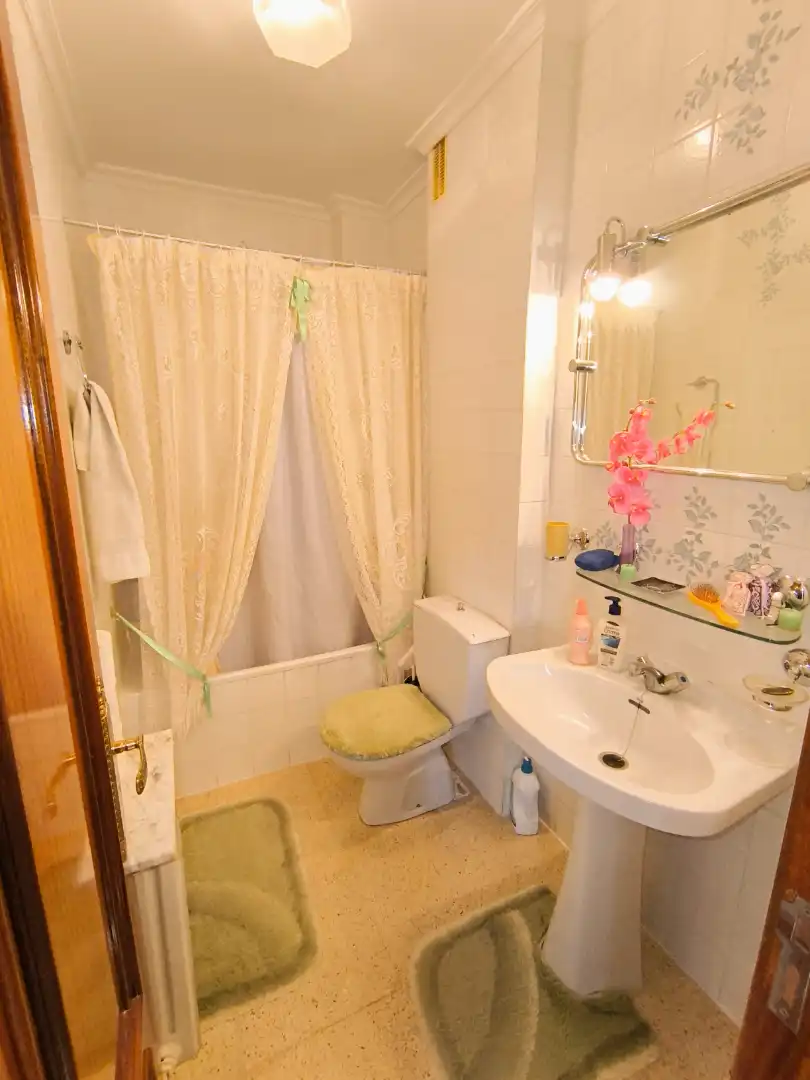 Baño de Piso en venta en Baltanás con Calefacción, Trastero y Amueblado