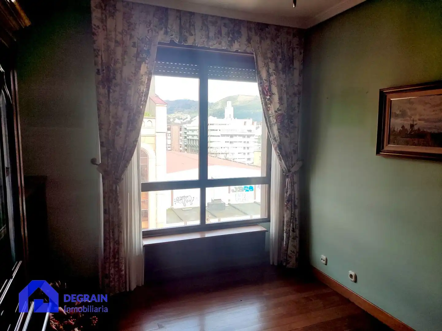 Habitación de Piso de alquiler en Oviedo  con Terraza y Trastero