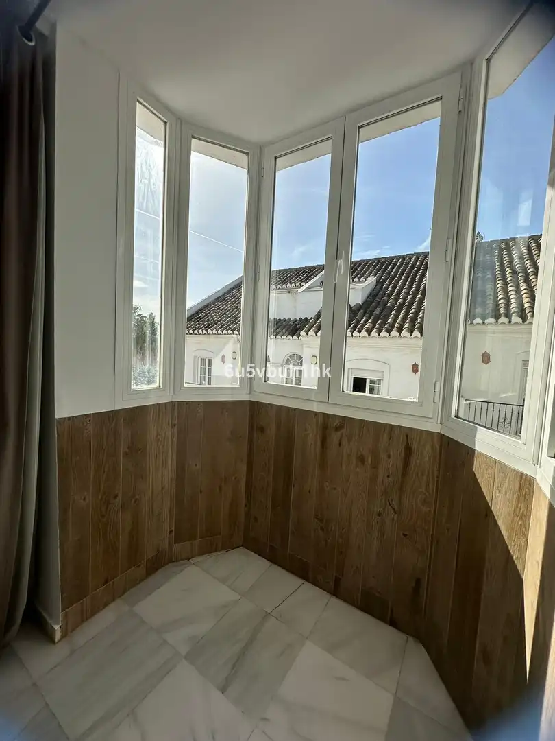 Dormitori de Casa adosada de lloguer en Marbella amb Aire condicionat, Jardí privat i Piscina