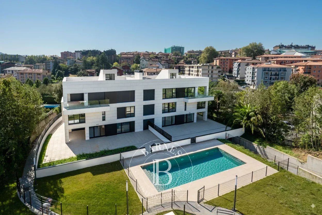 Vista exterior de Pis en venda en Donostia - San Sebastián  amb Calefacció i Terrassa