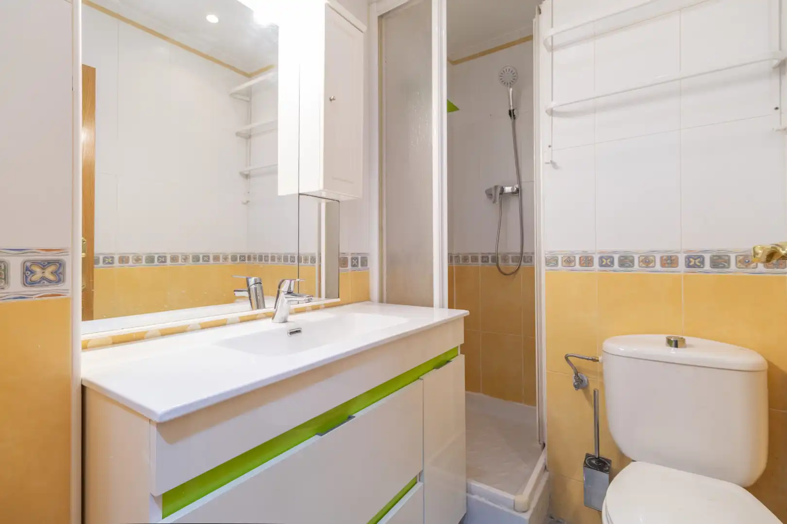 Bathroom of Flat for share in Universidad