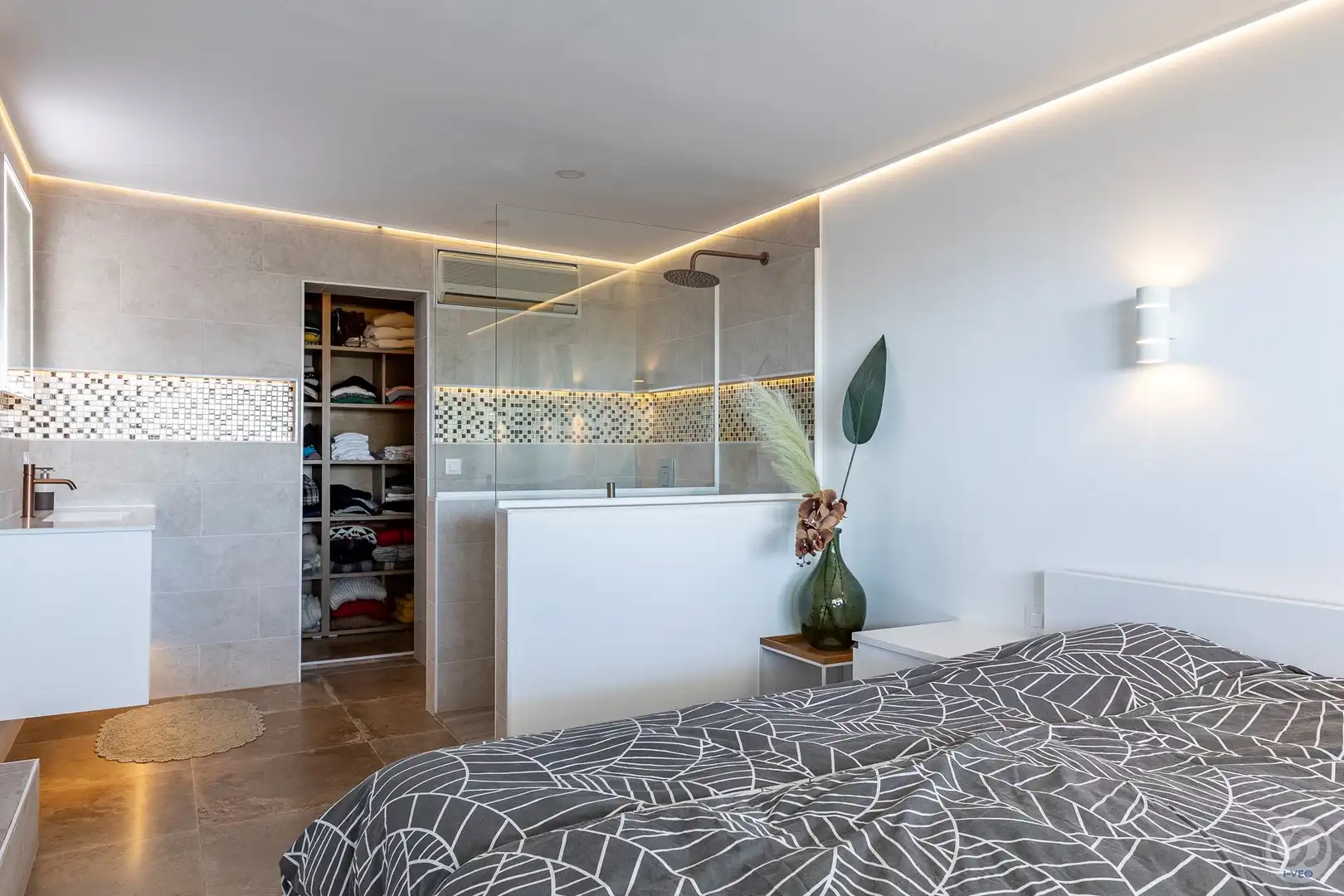 Schlafzimmer von Einfamilien-Reihenhaus zum Verkauf in Roses mit Klimaanlage, Heizung und Schwimmbad