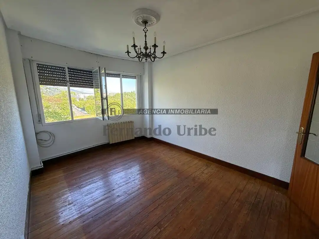 Schlafzimmer von Wohnung zum Verkauf in Iurreta mit Privatgarten, Abstellraum und Balkon