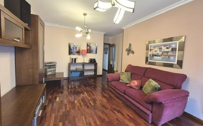 Living room of Flat for sale in Vilagarcía de Arousa  with Heating, Parquet flooring and Storage room